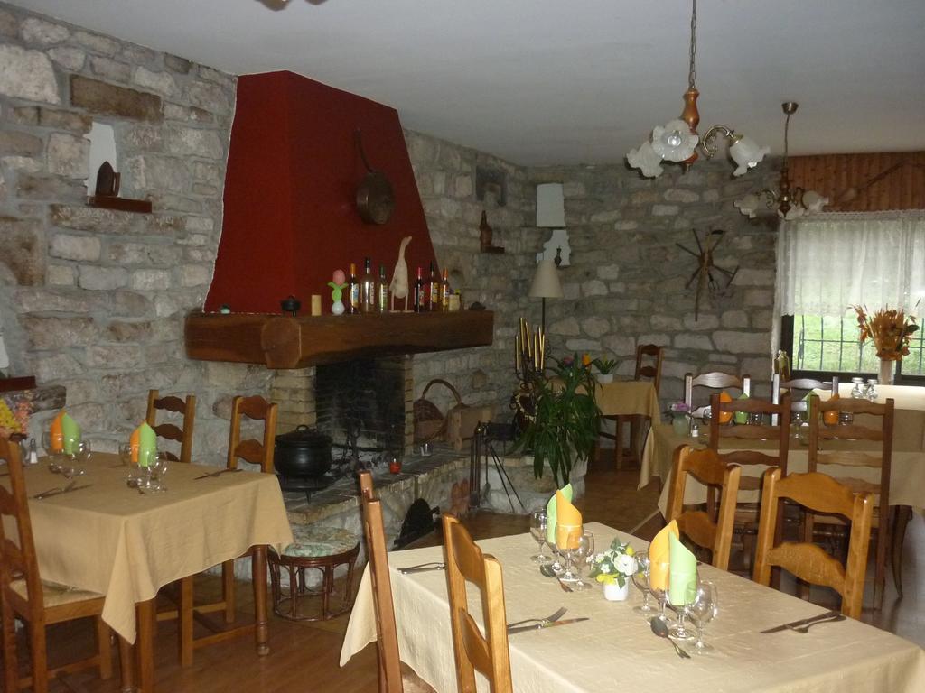 Hotel Restaurant La Chaumiere Du Lac Клерво-ле-Лак Екстериор снимка