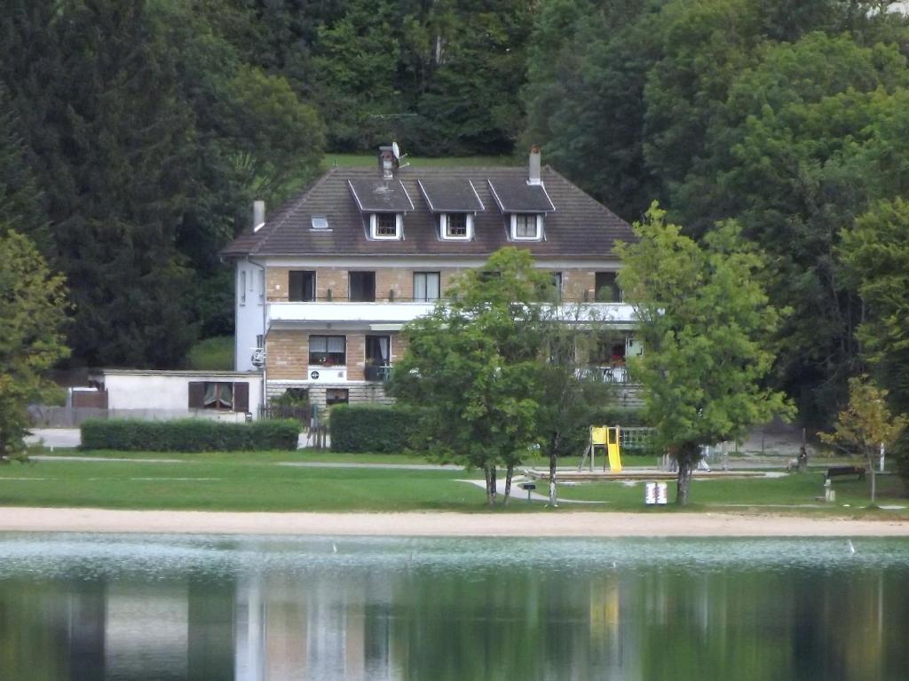 Hotel Restaurant La Chaumiere Du Lac Клерво-ле-Лак Екстериор снимка